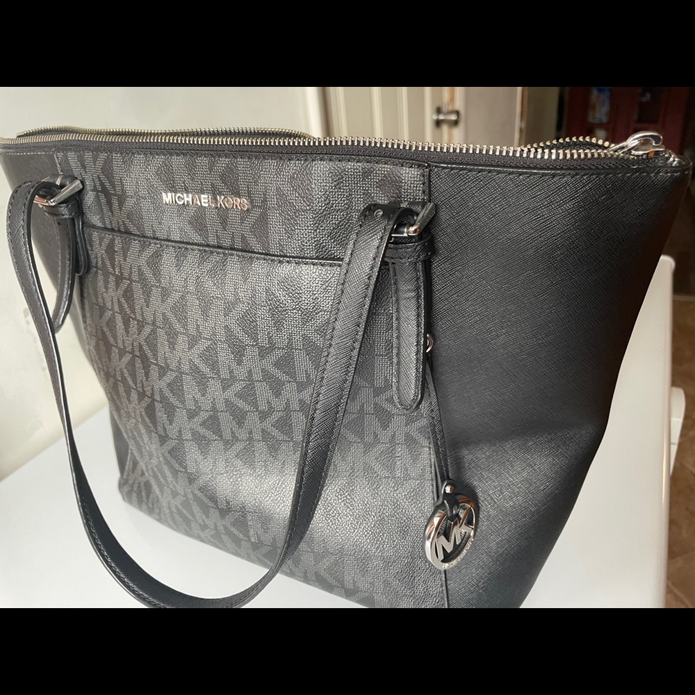 Michael Kors Handbag & wallet